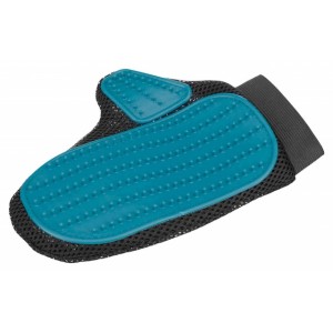 Купить рукавицу массажную «Trixie Fur Care Glove», (Размер 18 × 24 см.) для животных в зоомагазине Petplus